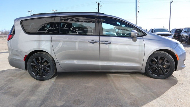 2019 Chrysler Pacifica Limited in Cars & Trucks in Saskatoon - Image 4