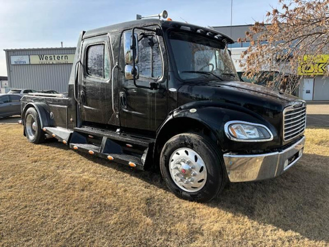 2004 Freightliner M2 Sport Chassis in Heavy Trucks in St. Albert - Image 4