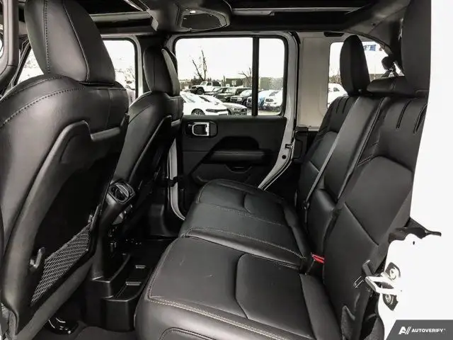 2024 Jeep Wrangler 4xe Sahara | Plug-in Hybrid | Sky One Touch dans Autos et camions dans Calgary - Image 26