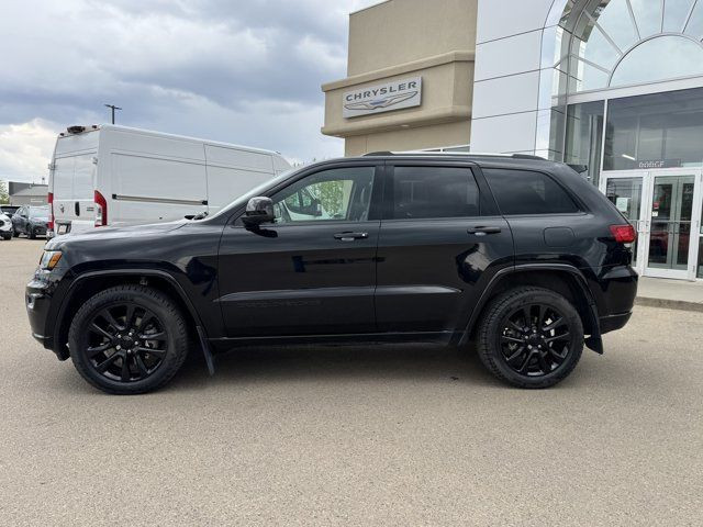 2021 Jeep Grand Cherokee Altitude 4x4 | Low KMs | V6 in Cars & Trucks in Edmonton - Image 3