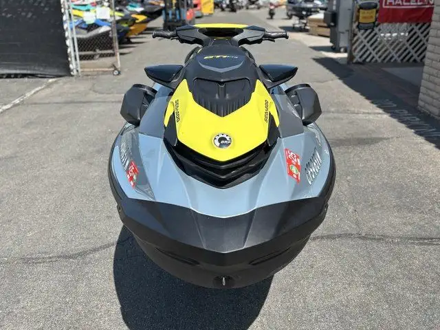 2022 SEA-DOO GTI SE 130 IBR WITH AUDIO-GRAY! in Personal Watercraft in Saskatoon - Image 2