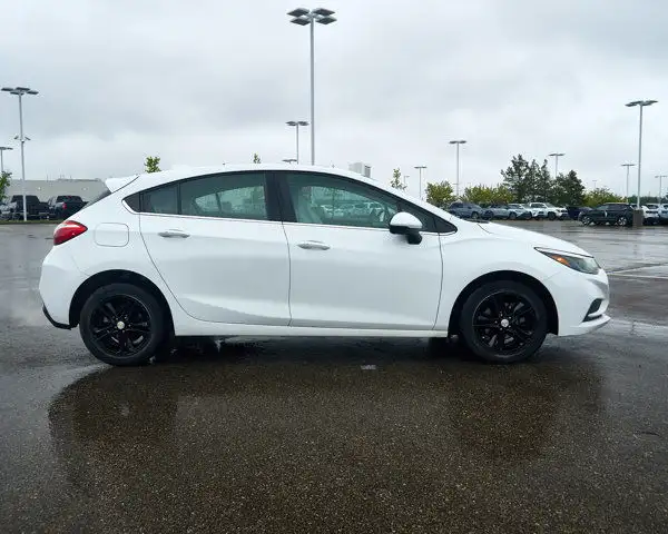 2018 Chevrolet Cruze LT | Sunroof | Backup Cam | Blindspot in Cars & Trucks in Edmonton - Image 7
