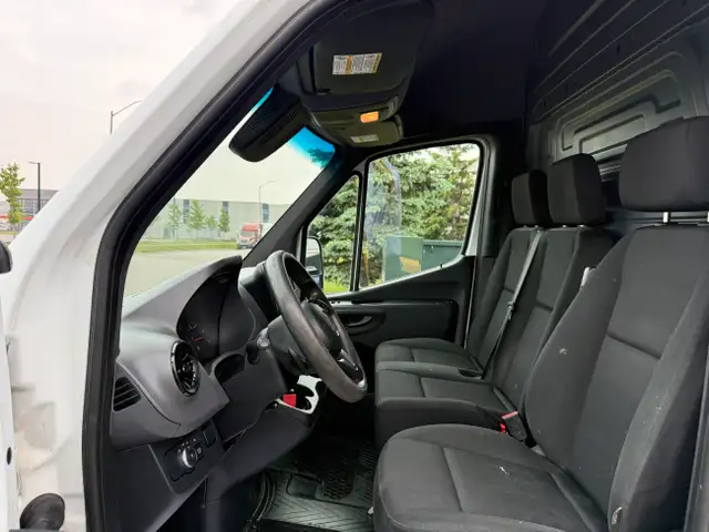 2019 Mercedes-Benz Sprinter Cargo Van 2500- CARGO dans Autos et camions dans Région d’Oakville/Halton - Image 6