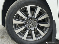 Effortlessly navigate family adventures with this 2018 Toyota Sienna XLE minivan. Boasting a luxurio... (image 5)