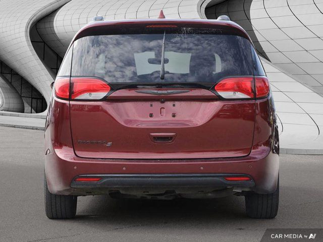 2018 Chrysler Pacifica Touring-L Plus in Cars & Trucks in London - Image 4