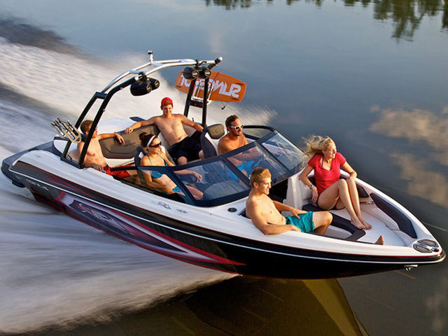 2014 Larson LSR 2300 in Powerboats & Motorboats in Chilliwack