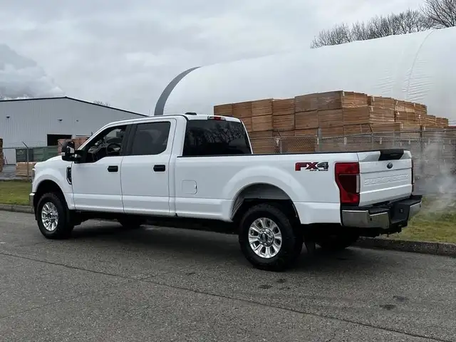 2020 Ford F-350 SD XLT Crew Cab 4WD in Cars & Trucks in Richmond - Image 8