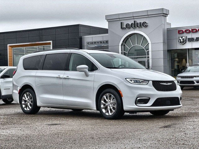 2022 Chrysler Pacifica in Cars & Trucks in Edmonton