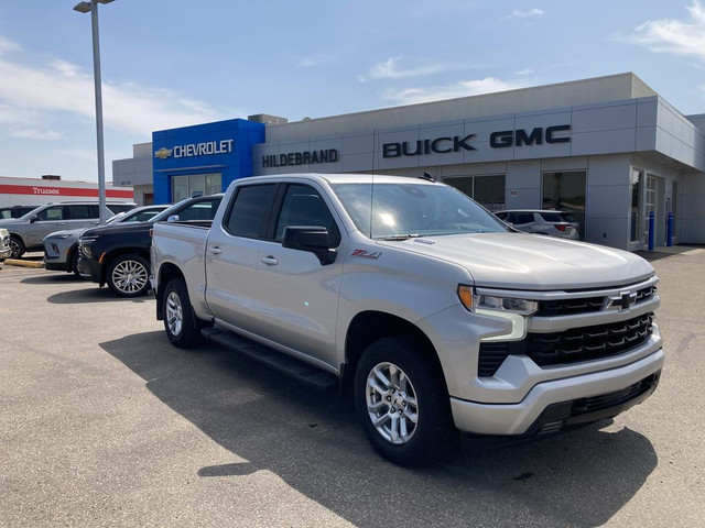 2022 Chevrolet SILVERADO CREW RST 4WD in Cars & Trucks in Red Deer