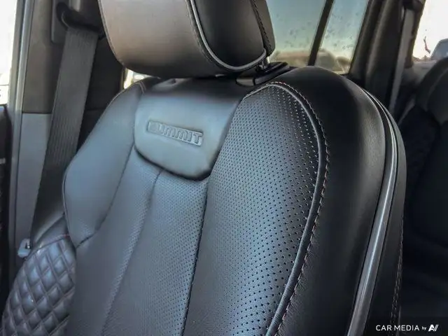 2022 Jeep Grand Cherokee 4xe Summit Reserve | Passenger in Cars & Trucks in Edmonton - Image 24