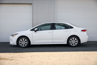 The 2022 Toyota Corolla LE features a 1.8-liter 4-cylinder engine delivering 139 horsepower. Known f... (image 8)