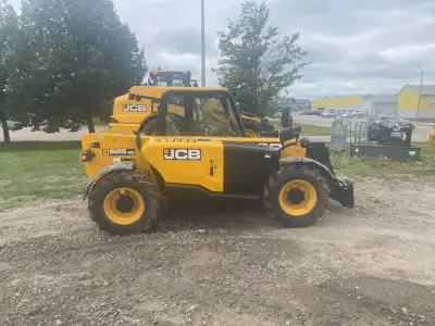 2025 JCB 525-60 AGRI PLUS COMPACT TELEHANDLER STOCK# A104760 74 HP 2 SPEED HYDROSTATIC TRANSMISSION...