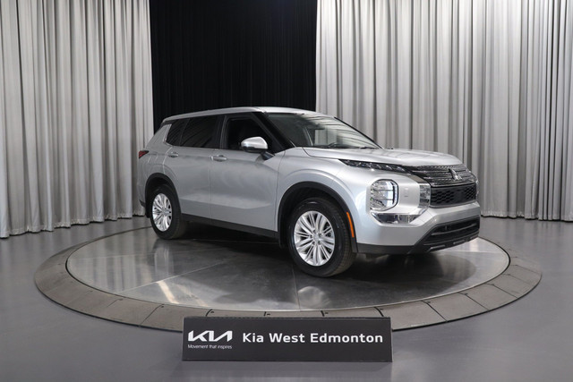 2024 Mitsubishi Outlander ES 4X4 / Heated Seats / Push Start... in Cars & Trucks in Edmonton