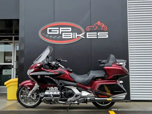 2018 Honda Gold Wing Tour DCT Airbag in Street, Cruisers & Choppers in Oshawa / Durham Region - Image 6