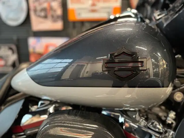 2019 Harley-Davidson CVO Street Glide in Street, Cruisers & Choppers in Grande Prairie - Image 10