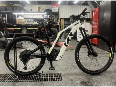 2023 Husqvarna MOUNTAIN CROSS MC4 L LARGE Les photos peuvent être à titre indicatif et sans inscript...
