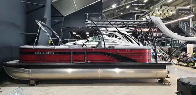 2023 Bennington Marine 25LSRTDST in Powerboats & Motorboats in Québec City - Image 2