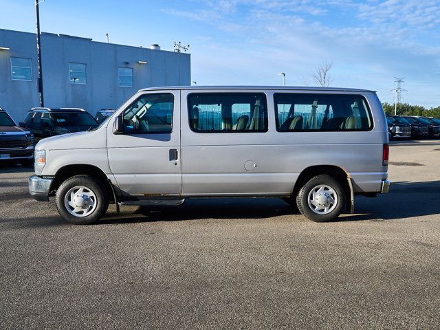 2014 Ford Econoline Wagon B in Cars & Trucks in Edmonton - Image 2