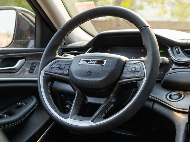 2022 Jeep Grand Cherokee 4xe 4XE in Cars & Trucks in Kelowna - Image 4