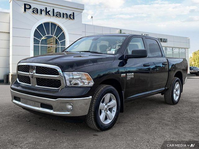 2024 Ram 1500 Classic Tradesman SXT Crew 4x4 Hemi Rear Camera in Cars & Trucks in St. Albert