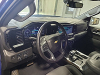 New Price! 2022 Chevrolet Silverado 1500 LT Crew Cab LT 5.3L V8 | Chrome Steps and Hard Tonnea Certi... (image 5)