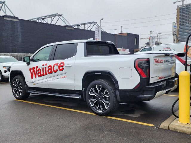 2025 GMC Sierra EV Denali e4WD Crew Cab Max Range Denali Demo in Cars & Trucks in Oakville / Halton Region - Image 2
