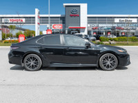 Midnight Black Metallic 2022 Toyota Camry Hybrid SE! Sunroof / Half Leather Seats / Push Button Star... (image 5)
