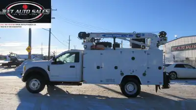 2017 FORD F-550 XLT SERVICE TRUCK WITH CRANE & COMPRESSOR NEW ARRIVAL... Amvic Licenced... - REG CAB...