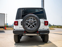 TIRES: P255/70R18 ALL-SEASON (STD),BRIGHT WHITE,BLACK MCKINLEY TRIMMED SEATS -inc: Hard Seat Back Le... (image 5)