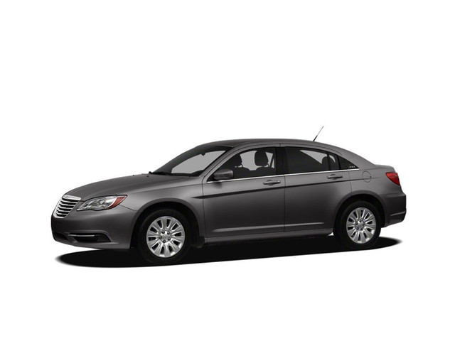2012 Chrysler 200 4dr Sdn Limited in Cars & Trucks in Hamilton - Image 4