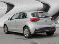 Experience effortless city driving with this sleek 2022 Kia Rio 5-door hatchback, boasting only 86,4... (image 2)
