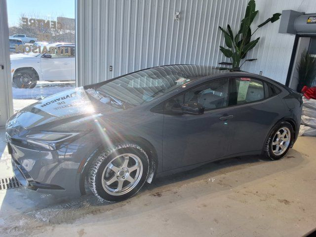 2023 Toyota Prius Limited !! pneus ete et hiver !!! clean in Cars & Trucks in Gatineau - Image 2