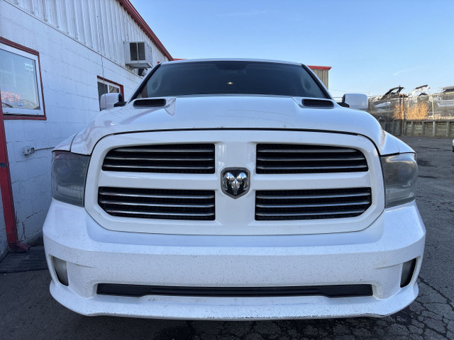 2015 Ram 1500 SPORT | CREW CAB | 5.7L HEMI | 4X4 | SUNROOF | LEA in Cars & Trucks in Calgary - Image 3