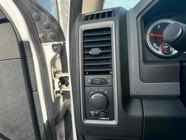 2015 Ram 1500 4WD Crew Cab 149 Tradesman Eco-Diesel in Cars & Trucks in Longueuil / South Shore - Image 24