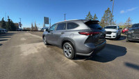 This Toyota Highlander is equipped with: Fabric Seat Trim, Heated front seats, AM/FM radio: SiriusXM... (image 8)