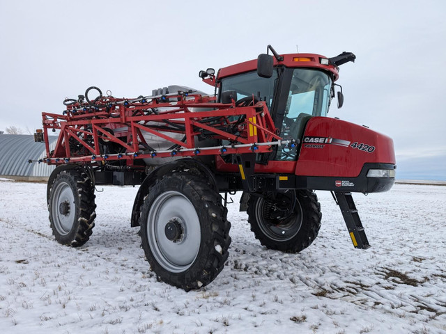 2011 Case IH Patriot 120 Ft High Clearance Sprayer 4420 in Farming Equipment in Regina - Image 2