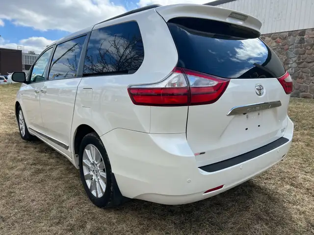 2017 Toyota Sienna XLE LIMITED AWD DUAL SUNROOF NAVI DVD BSM in Cars & Trucks in City of Toronto - Image 8