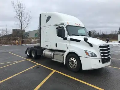 2020 FREIGHTLINER T12664ST;Heavy Duty Trucks - Conventional Truck w/ Sleeper Penske Location 2824 EI...