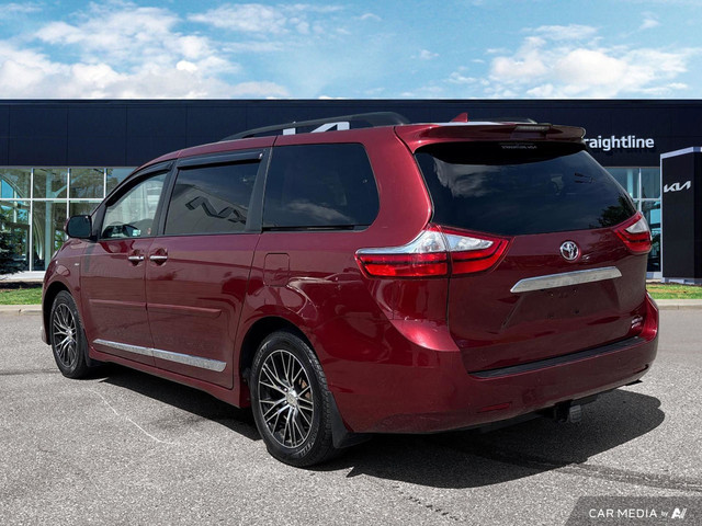 2019 Toyota Sienna XLE LIMITED AWD in Cars & Trucks in Calgary - Image 2