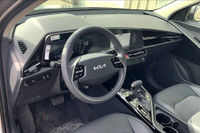 Sunroof, Wireless Phone Charger, Uvo, Push Button Start, Blind Spot Detection, Satellite Radio, Clot... (image 7)