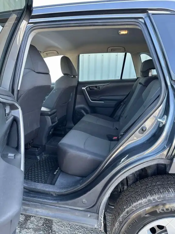 2021 Toyota RAV4 LE in Cars & Trucks in Longueuil / South Shore - Image 20