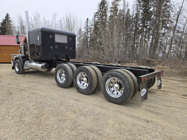 2006 Peterbilt Tri-Drive Sleeper Cab & Chassis Truck 378 in Heavy Trucks in Edmonton - Image 3