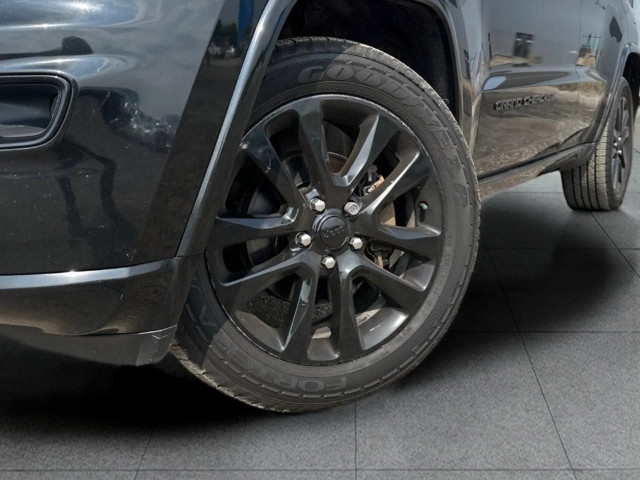 2018 Jeep Grand Cherokee Laredo Altitude IV – Black on Black... in Cars & Trucks in Mississauga / Peel Region - Image 2