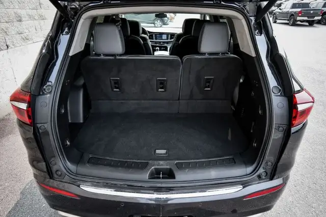 2021 Buick Enclave Premium - Cooled Seats - Leather Seats in Cars & Trucks in Ottawa - Image 9