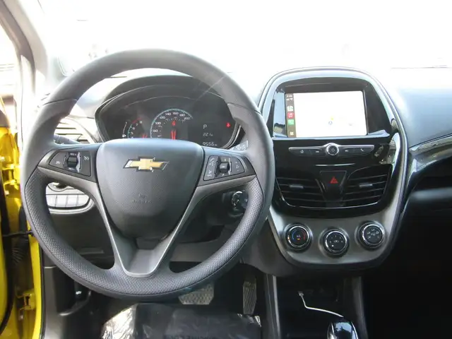 2022 Chevrolet Spark HB 1LT 1.4L ONLY 9,000KMS B.CAM/CAR-PLAY dans Autos et camions dans Calgary - Image 3