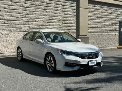 Save money on gas with this impeccable condition 2017 Honda Accord Hybrid! HYBRID! / ONE OWNER / BC...