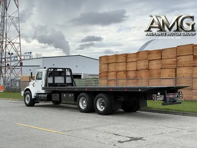 2000 International 4900 25 Foot Roll-Off Flatdeck Spicer 10 Spee in Heavy Trucks in Delta/Surrey/Langley - Image 8