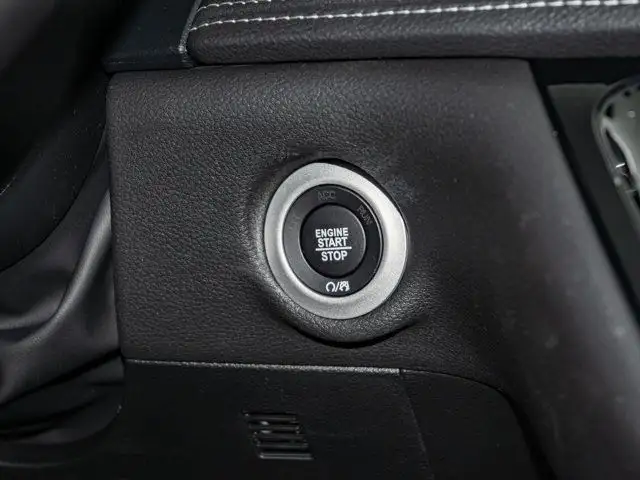 2025 Chrysler Pacifica Select in Cars & Trucks in Barrie - Image 33