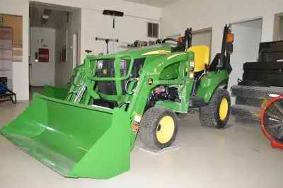 JD 120R LOADER & 54in. BUCKET, HYDROSTATIC TRANSMISSION, ROLLBAR, DIESEL ENGINE, 3PTH, PTO, FRONT GU...