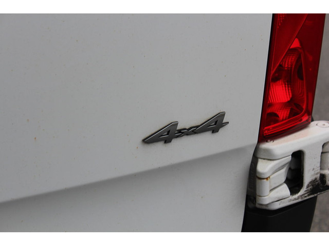 2019 Mercedes-Benz Sprinter Cargo Van 4X4 - 3.0L DIESEL - 3 SEAT in Cars & Trucks in City of Toronto - Image 4